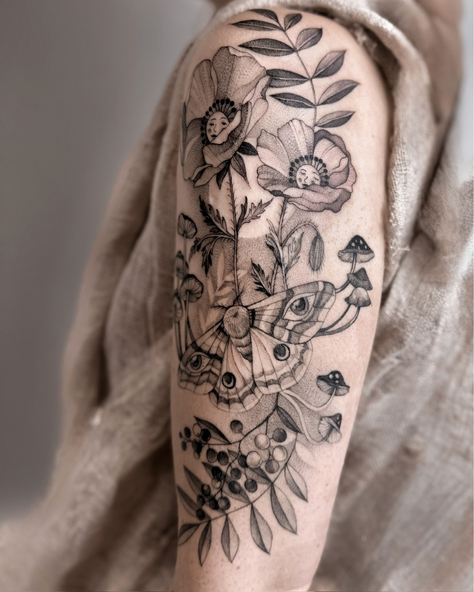 Projekt z 04/16/2026 - Laleczki śpiące w maku, ćma - Slide 2